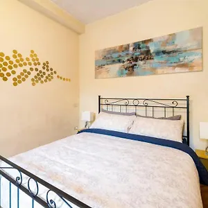 Apartment Elegante E La Foglia D'oro Italy